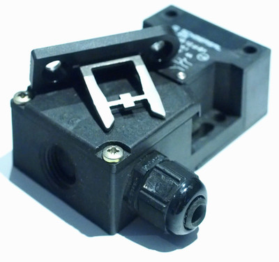 SCHMERSAL Sicherheitsschalter AZ 16 12 zl-B1 IEC 60947-5-1 230VAC 4A IP67