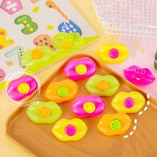 Fajka w kształcie ust plastikowa kolorowy producent dźwięków w ustach musical gwizdek 