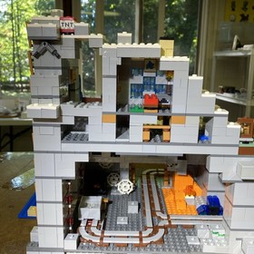 LEGO 21137 Minecraft - The Mountain Cave (2017) - 99% Complete