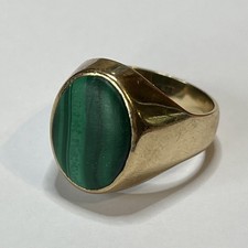 9ct Gold Gents Malachite Oval Signet Ring (size S, 8.4g)