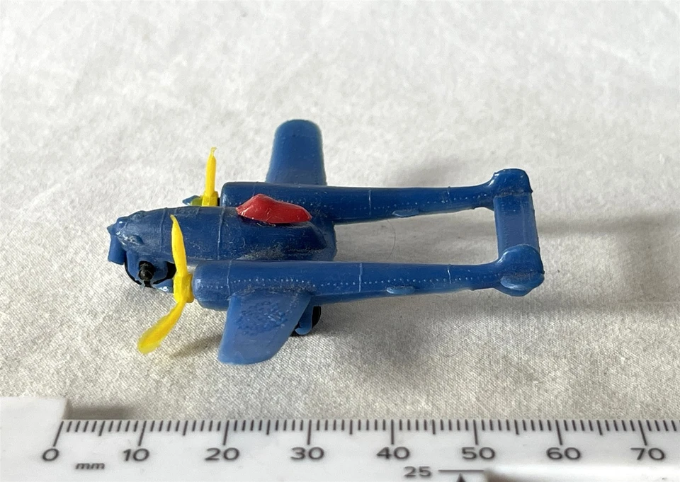Avión de juguete de plástico vintage años 70 hecho en Hong Kong P-38 #A446 Foto 4 de 4