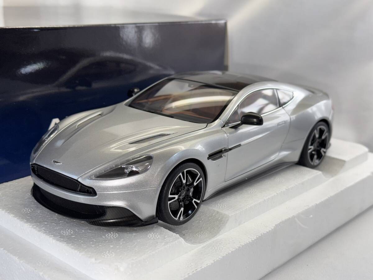 AUTOart Aston Martin Vanquish S 2017 Lightning Silver 70272