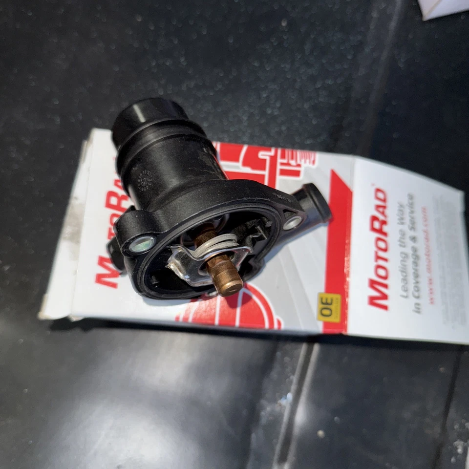 Conjunto de carcasa termostato refrigerante motor moto 730-221 Chevy Cruze Sonic Trax Foto 2 de 3