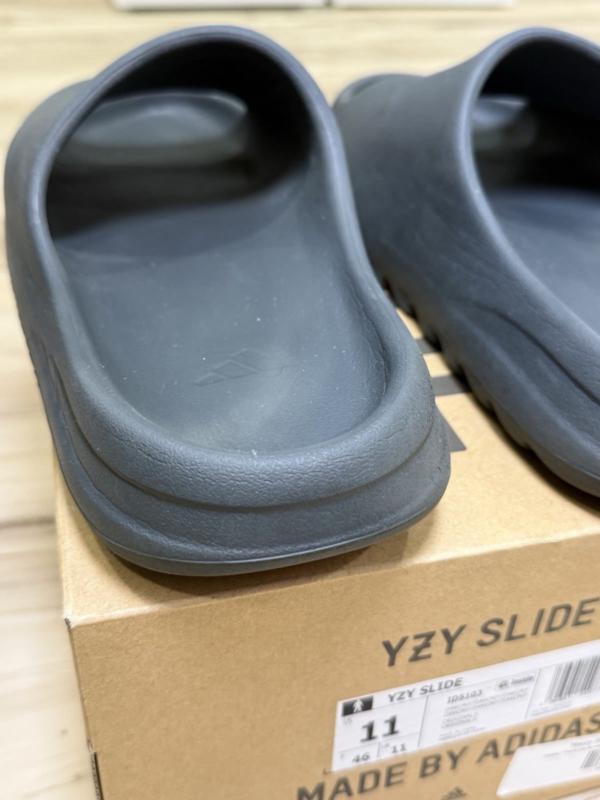 Adidas Yeezy Slide Dark Onyx Size 11 Preowned Original Box thumbnail 5