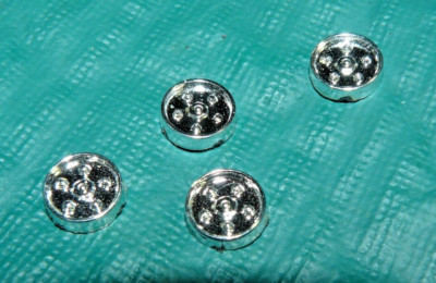 1/18 ( IDD ) 1932 Ford wheel centers with lugs