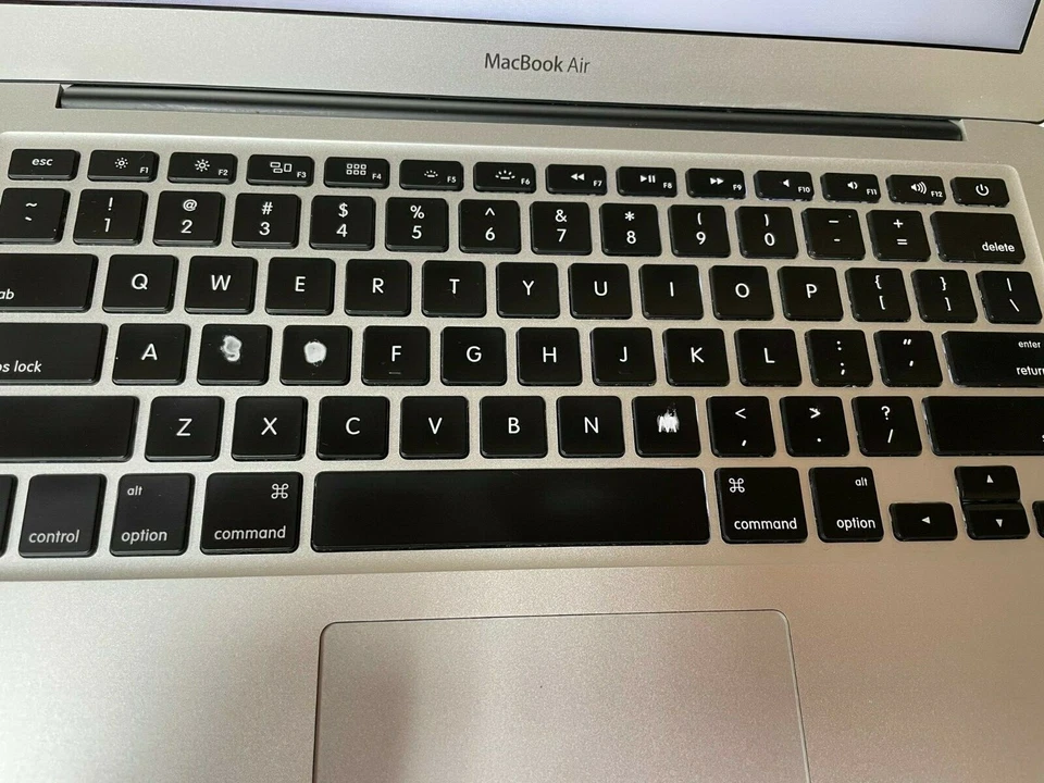 Apple MacBook Air 13.3" (256GB SSD Intel Core i7 2nd Gen, 1.80 GHz, 4GB)**READ* - Image 4 of 4