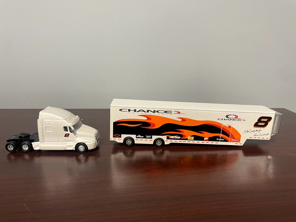 ACTION DALE JR #8 D.M.P. Souvenir Rig 2003 1 de 5560 1:64 NASCAR lote fundido a presión nuevo en caja Foto 2 de 4