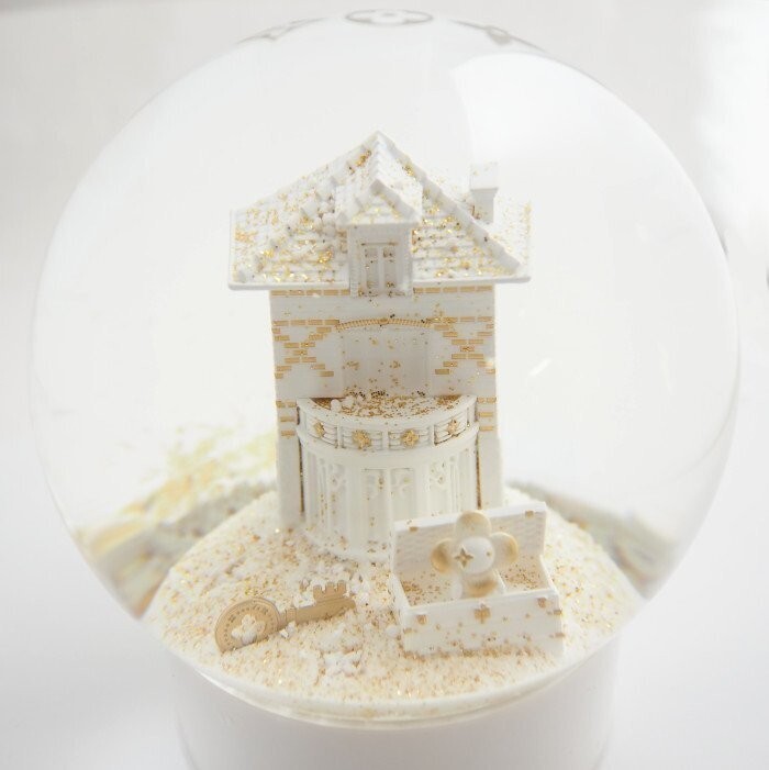 LOUIS VUITTON Snow Globe Dome Vivienne Trunk Case VIP Novelty 2022