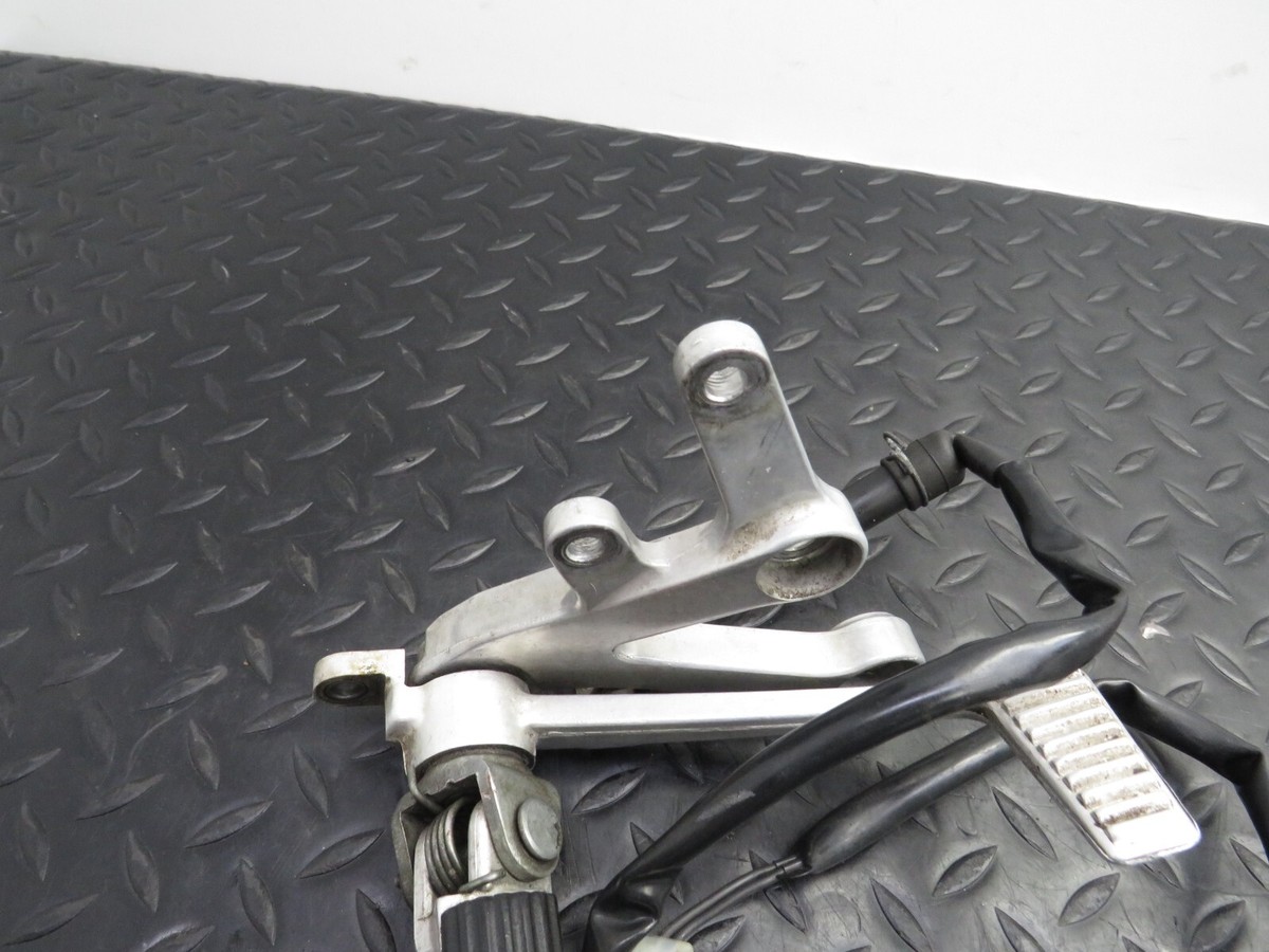 take-one⭐︎ 00 01 HONDA CBR 929 CBR929 OEM RIGHT REARSET PEG & BRACKET 50600