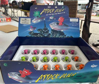 18 Vintage Attack Alien Russ Berrie Pull Back Wind Up UFO s In Store Display