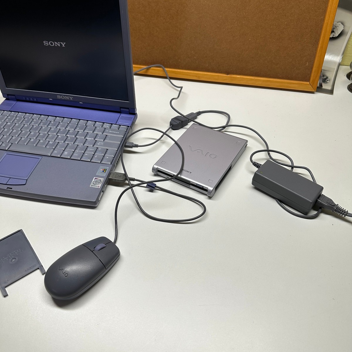 Sony VAIO PCG-Z505 R Laptop Windows 98 SE Pentium II 128MB 4GB CD