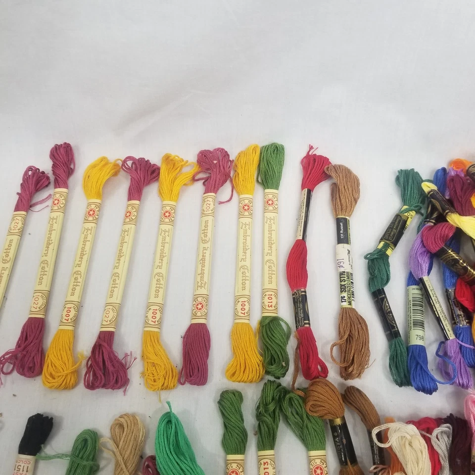 Large Lot 80 Vintage Embroidery Thread Dmc Coats & Clark Etc Plus Loose Thread - Image 4 of 4
