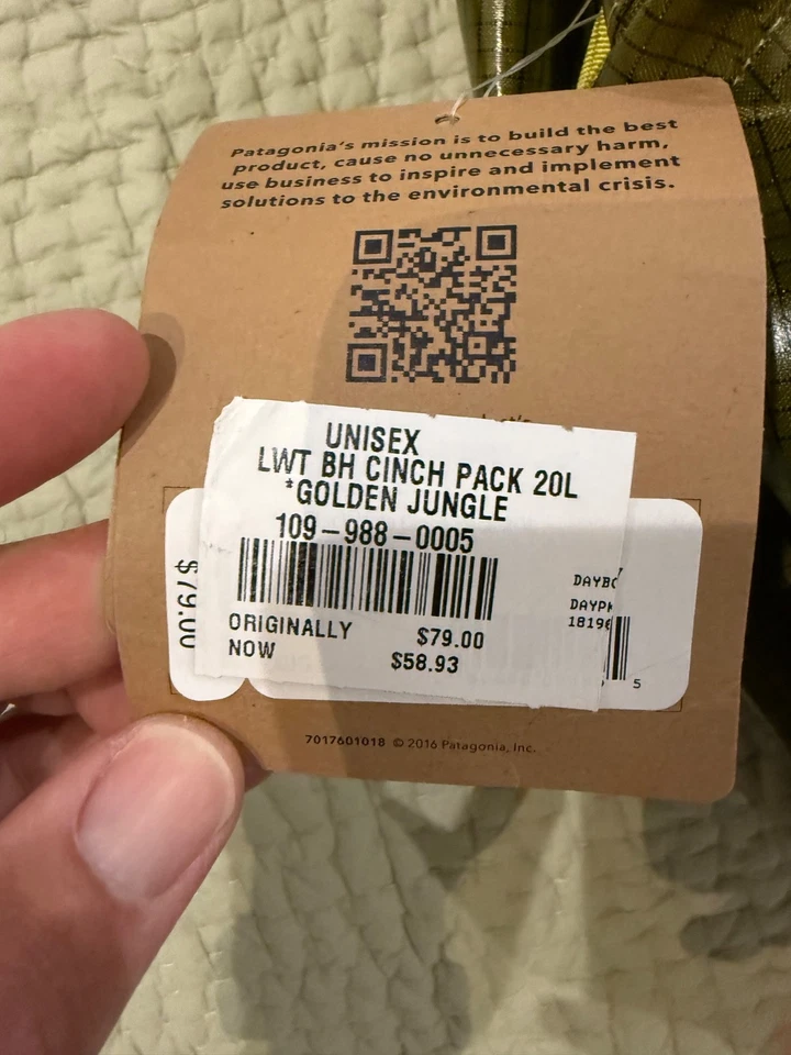 PATAGONIA 轻质黑色家用 CINCH 包 20L - "GOLDEN JUNGLE" 颜色 — 第 4/4 张图片