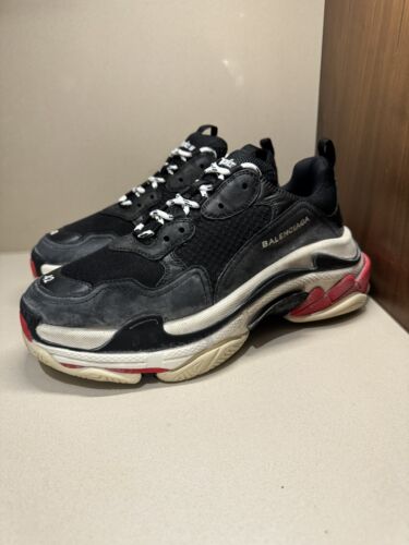 “NEVER WORN” balenciaga triple s 42 Black With Red