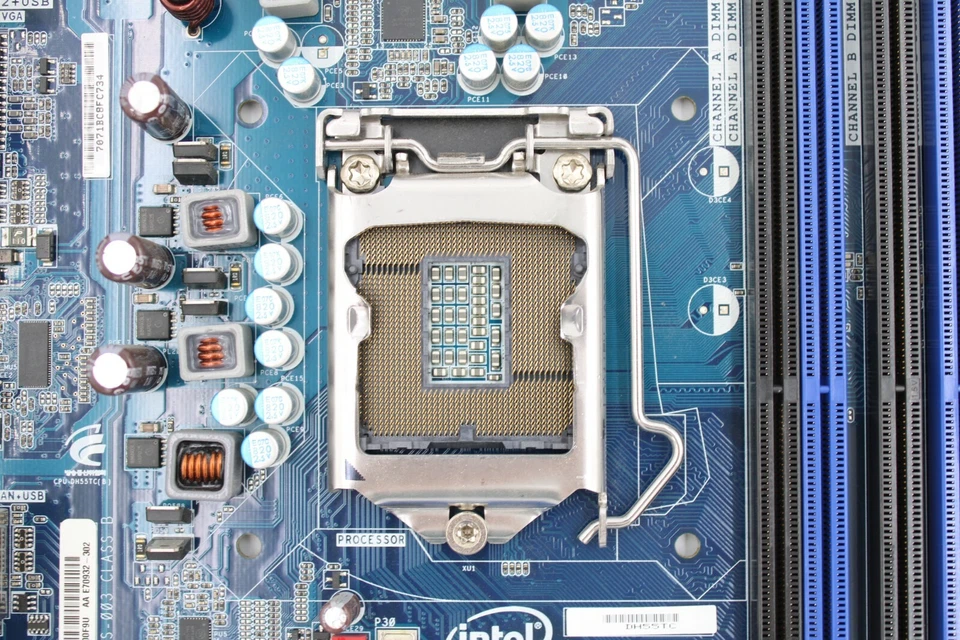 Placa madre de escritorio Intel DH55TC Micro ATX LGA 1156 DDR3 con escudo de E/S Foto 3 de 4
