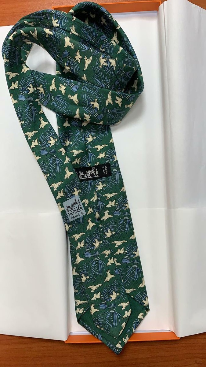 BRAND NEW. HERMES 100% SILK TIE COLOR - BOTTLE GREEN WITH