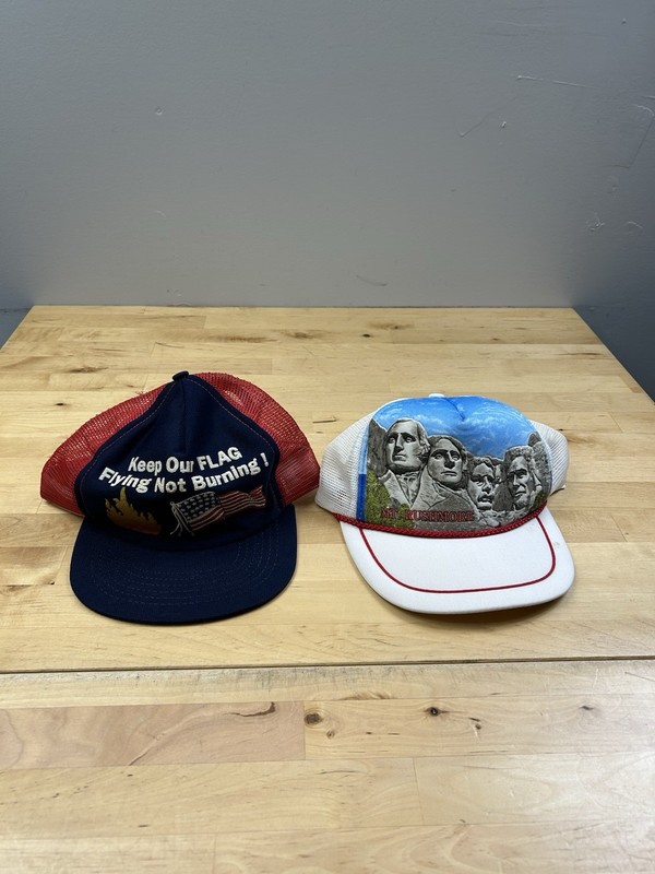 Vintage American Patriotic Truckers Hat SnapBack  Mount Rushmore Flag