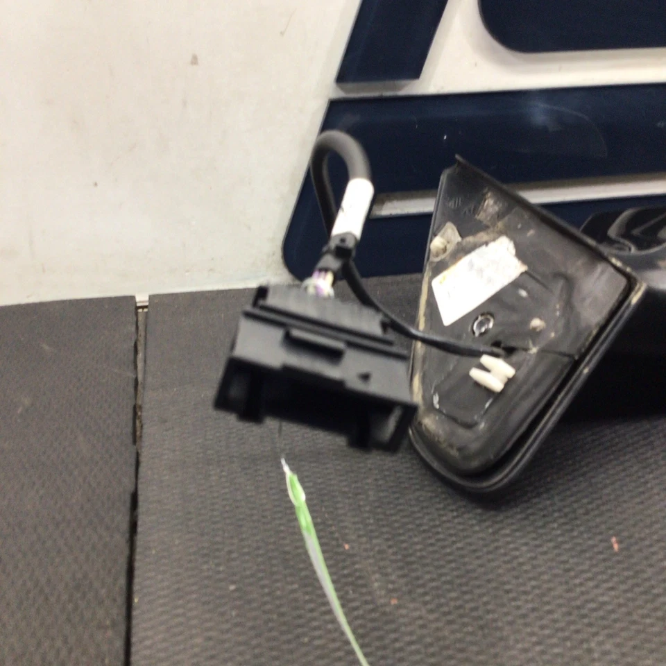 2004 年大众高尔夫 4 门 - 右乘客前镜(缺陷) — 第 4/4 张图片