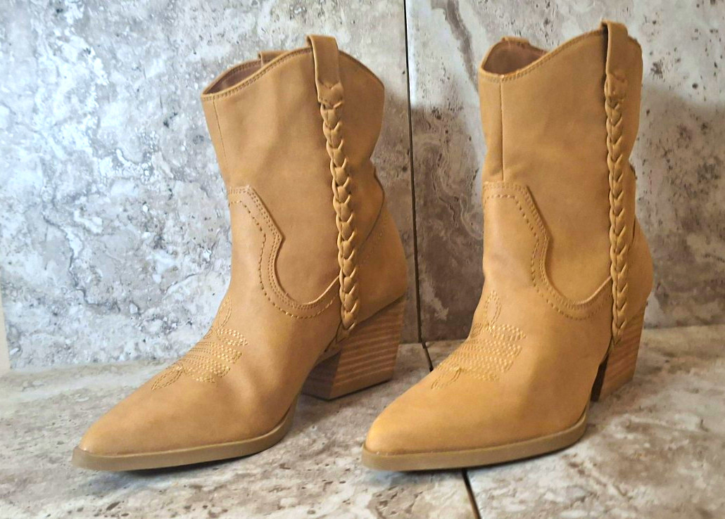 Women’s Beige Faux Leather Dolce Vita Boots Braided Accents Pointed Toe 6.5