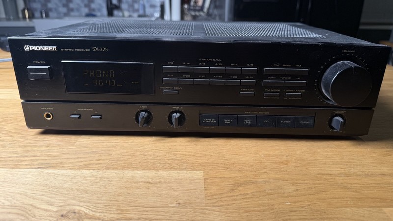 Pioneer SX-225 Stereo Receiver And Tuner , 175 Watts, Used & Working