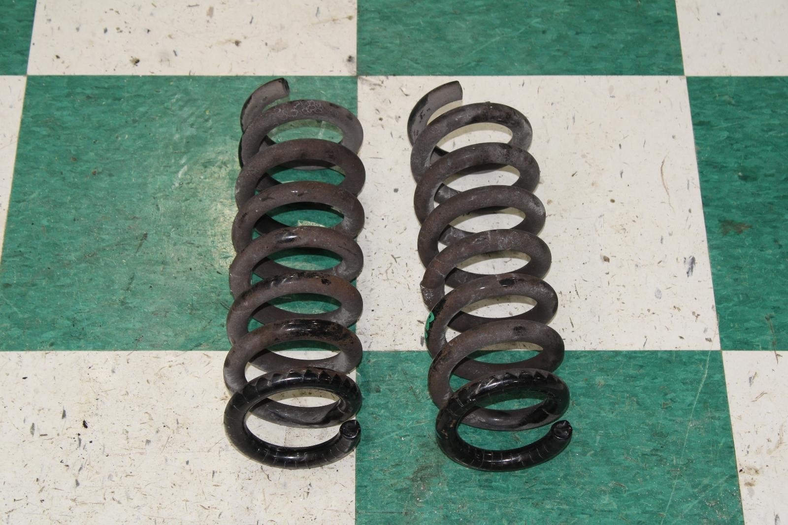 14-19 Ghibli Rear Suspension Pair Driver LH Passenger RH Coil Springs Factory OE