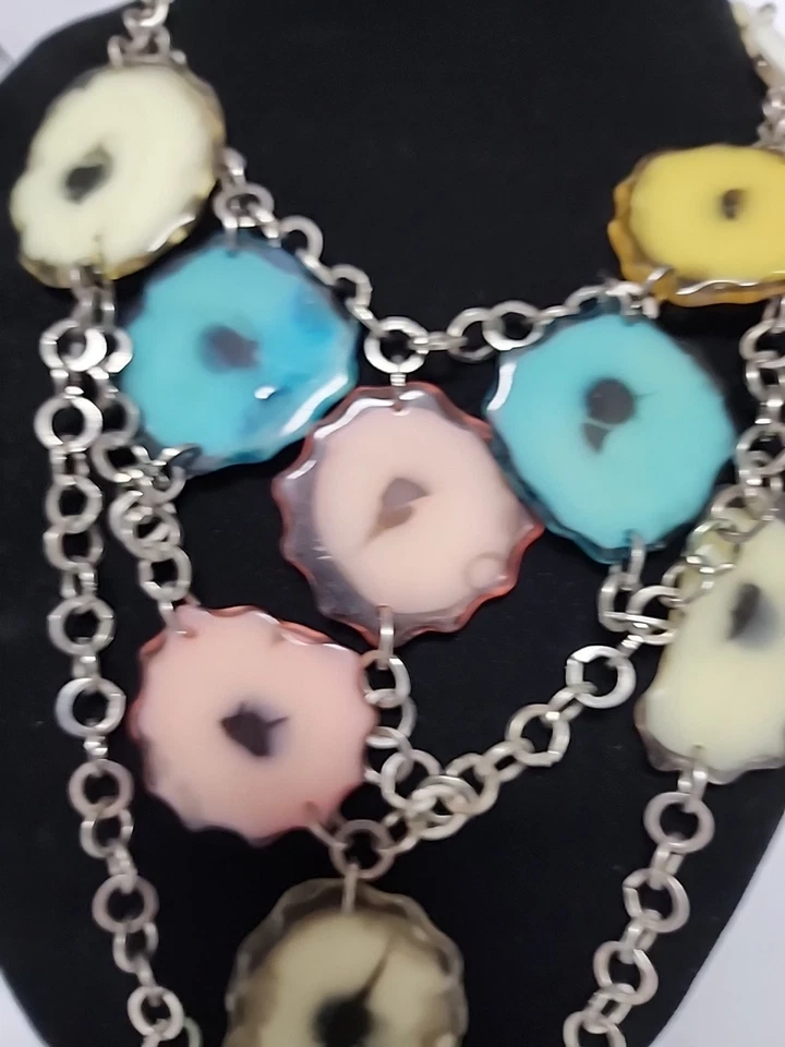 Collar Boho Multicolor Estilo Ágata Rebanada de Resina Distintivo Grueso Cadena de Plata Foto 3 de 4