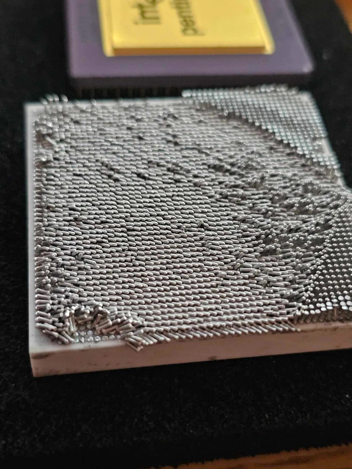 CLEAN RARE VINTAGE RETRO COLLECTOR IBM MCM Power5+ Ceramic CPU 1.9Ghz Dual Core - Image 3 of 4