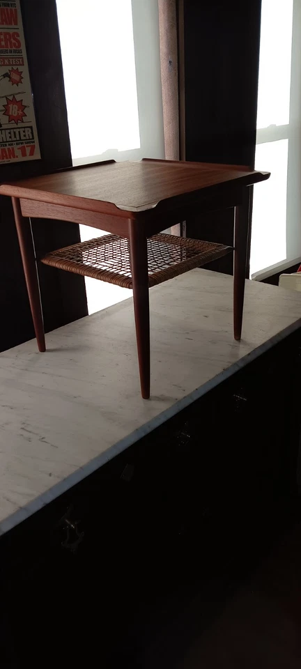 Mesa auxiliar de teca poul jensen de Salig con estante enlatado Dinamarca Foto 3 de 4