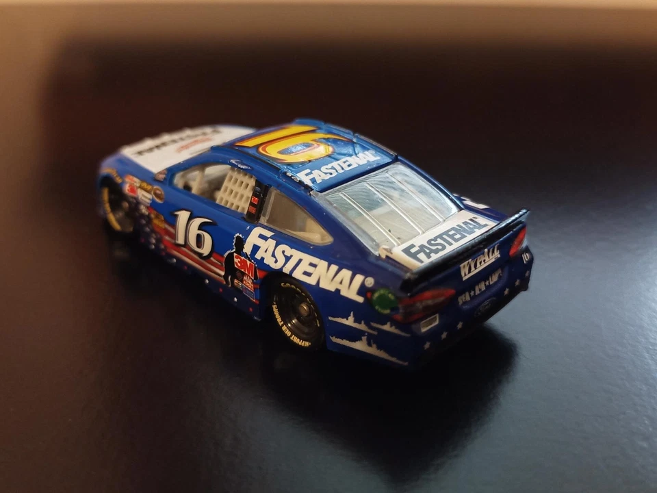 Usado 1/64 NASCAR 2013 GREG BIFFLE FASTENAL HEROES CONTRATADOS AQUÍ LIONEL SUELTO LEER Foto 2 de 4