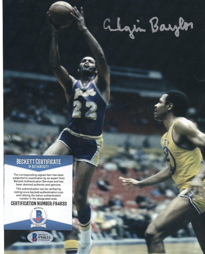 ELGIN BAYLOR LOS ANGELES LAKERS DRIVING SIGNED AUTOGRAPHED 8X10 PHOTO BECKETT F8 