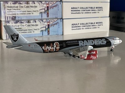 Phoenix Models AirAsia X Airbus A340-300 1:400 9M-XAC Raiders ***with ISSUES***
