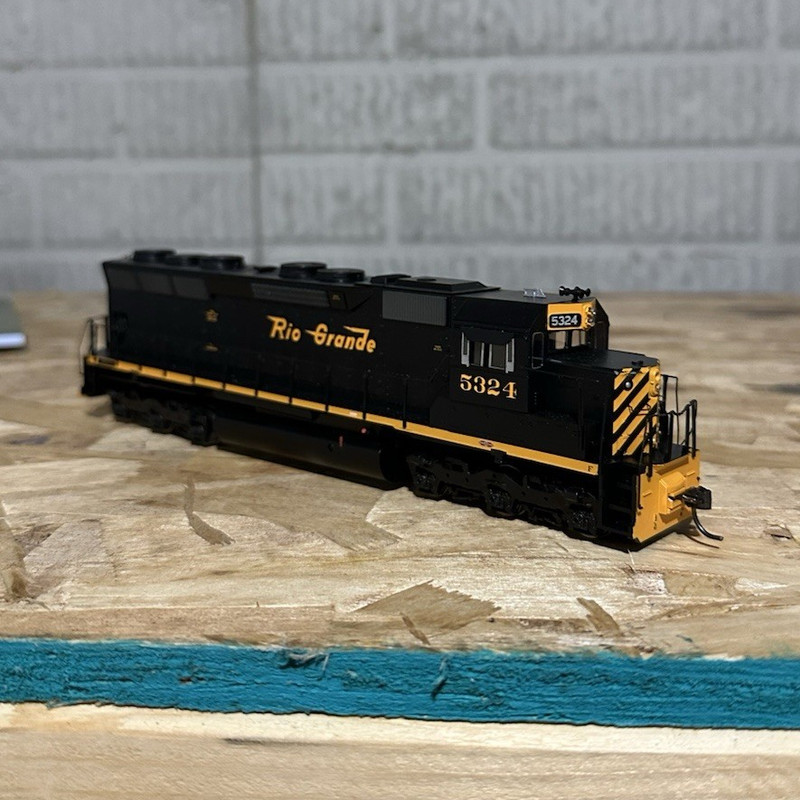 Ho Scale Athearn RTR Denver Rio Grande Diesel Locomotive 5324 