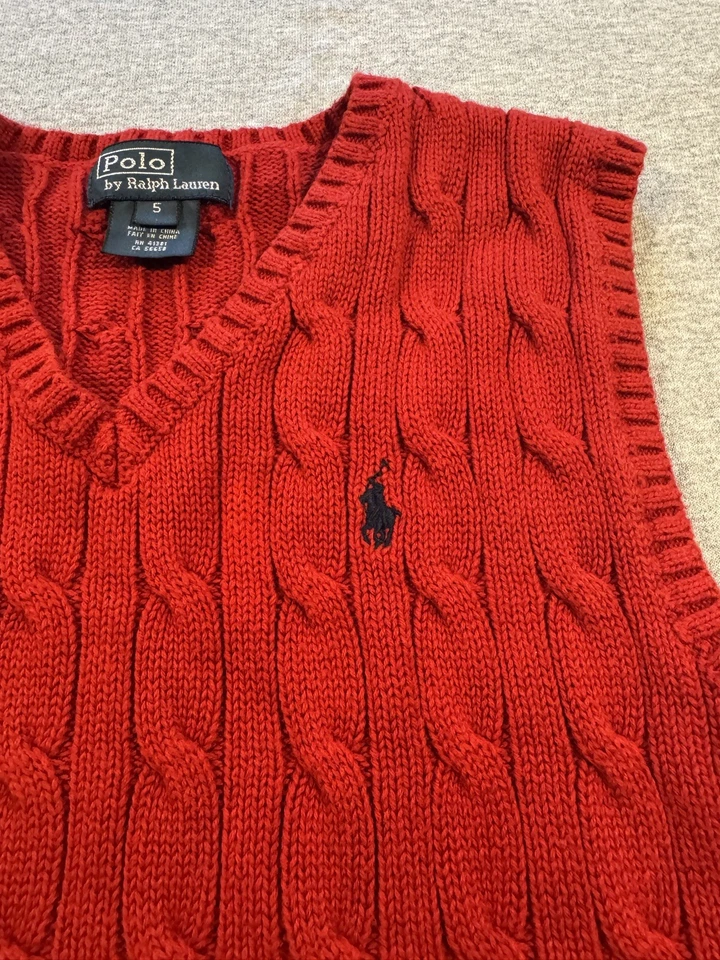 Boys Polo Ralph Lauren Red Cable Knit Sweater Vest Size 5 Navy Embroidered Logo Foto 3 de 4