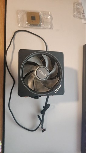 AMD Ryzen 7 3700X 3.6GHz 8 Core 65W CPU Processor & AMD Wraith Prism Cooler