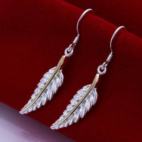 Hermosos Nuevos Pendientes Colgantes de Gancho de Pluma de Dos Tonos enchapados en Plata - Imagen 1 de 4