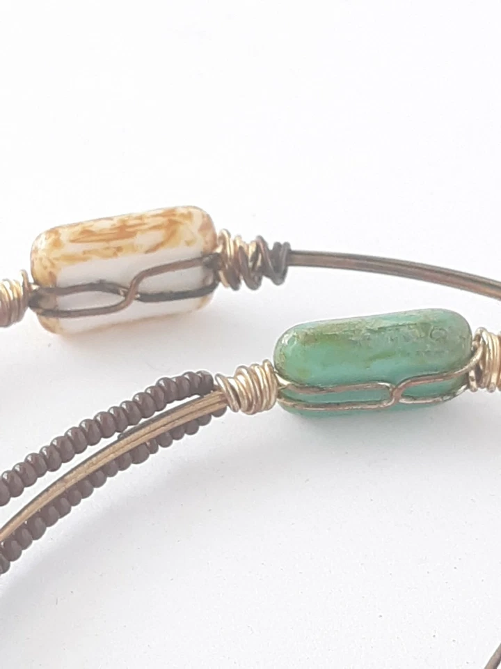 3 pulseras de cuentas y piedras de imitación de vidrio envueltas en alambre de cobre  Foto 4 de 4