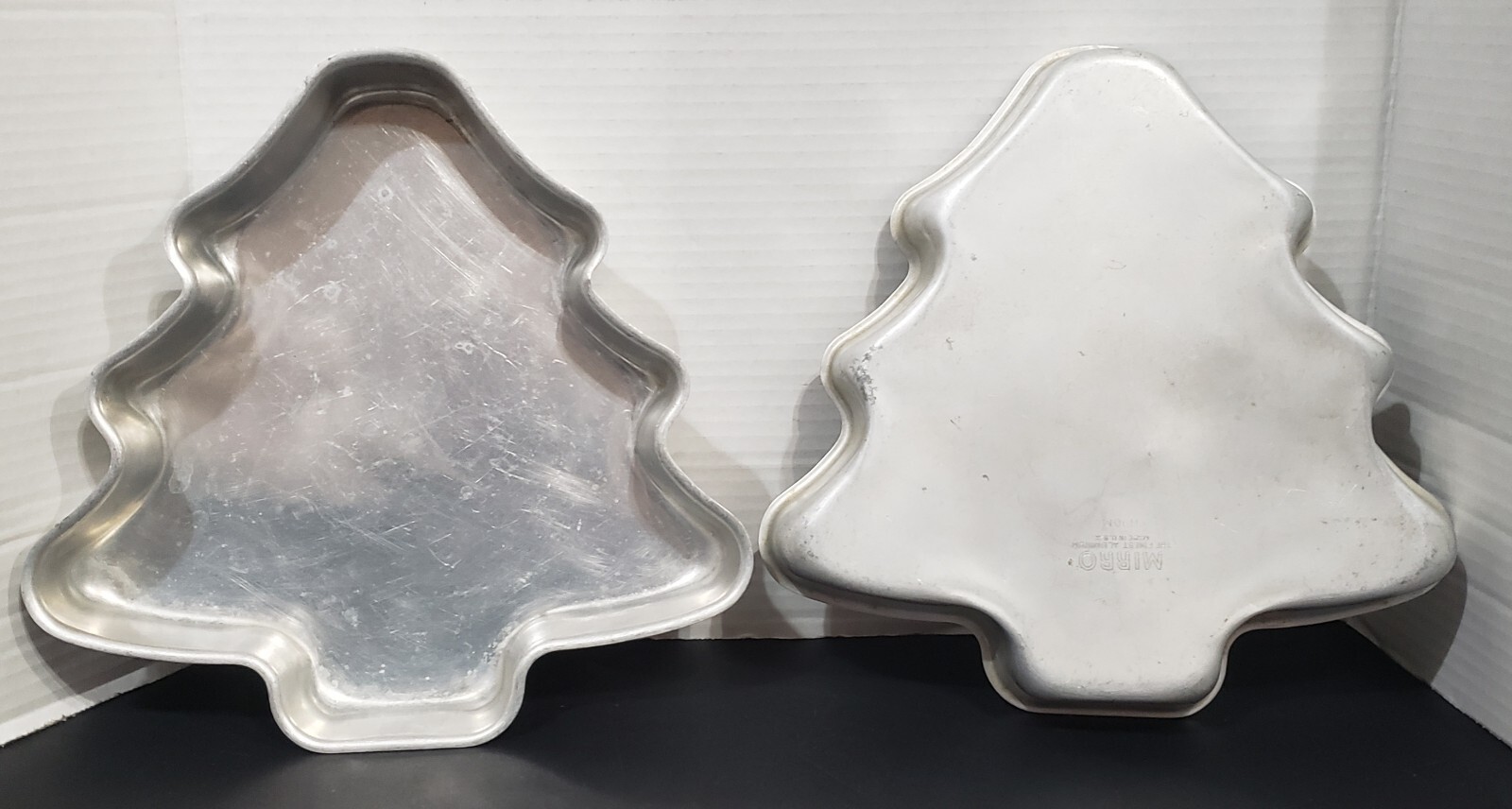 Vintage Mirro Aluminum Tree cake pan baking pan Holiday 1190M Set of 2