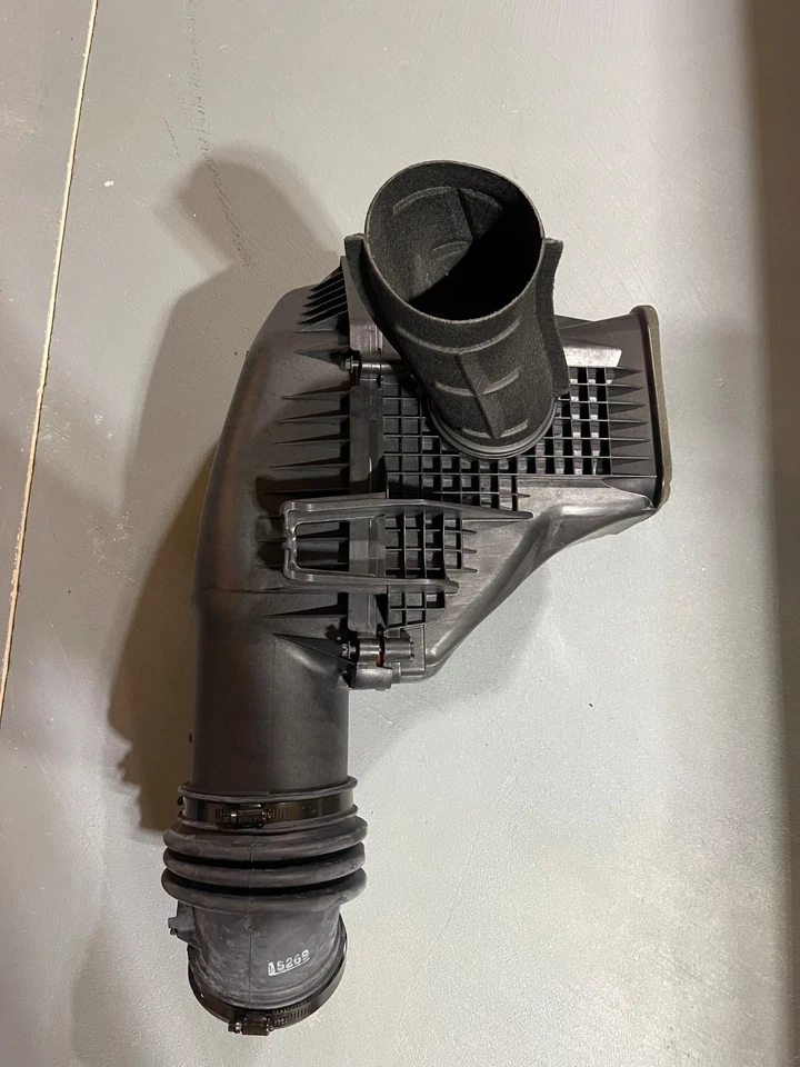 2016 DODGE CHALLENGER HELLCAT 6.2L OEM ENGINE AIR INTAKE SYSTEM ASSY - Image 3 of 4