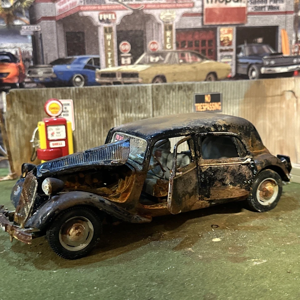 1952 Citroen T/A - Saigon Vietnam - Barn Find Cars- 1:18 DiECAST - Ruined - Image 4 of 4