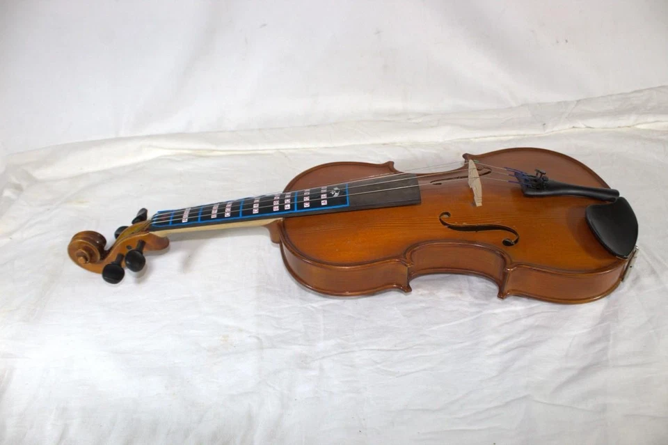 Bellafina Violin Outfit Niccolo ML-20 Half Moon Case/Brazilwood Bow 4/4 - Image 2 of 4