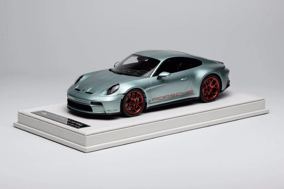 IVY Merit 1/18 Porsche 911 (992) S/T ST Resina Verde 15 piezas Sin Minichamps Sin Norev Foto 4 de 4