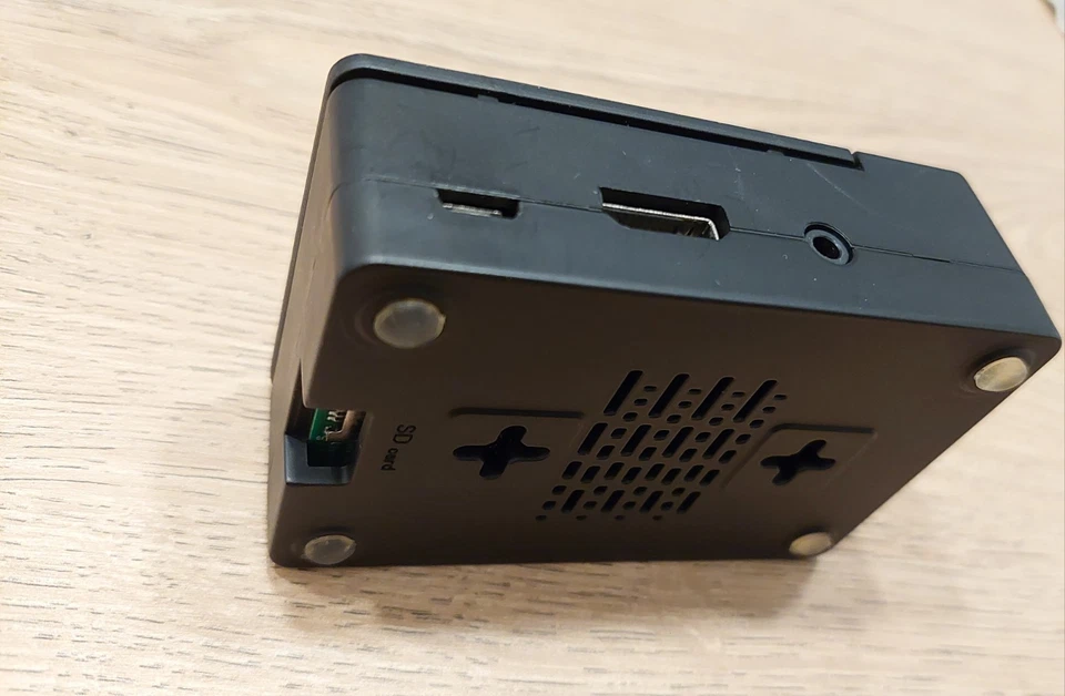 Raspberry Pi 3 Model B plus + SD 16GB + Custodia Geeekpi - Imagen 3 de 3