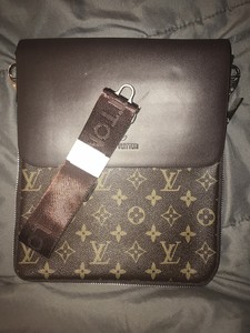 leather bolsa side