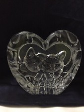 Crystal Clear Collectibles Heart Shaped Paperweight Snuggling Cats