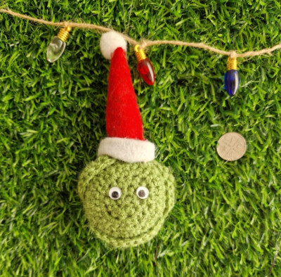    Handarbeit gestrickt Rosenkohl Nikolausmütze Christbaumbehang Deko
