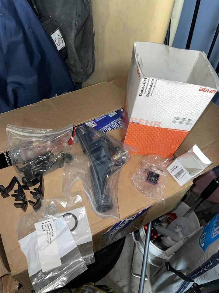 Termostato Bmw E36 318i, 318ti, M44 BEHR. Termostato todo para reemplazar OEM Foto 3 de 4