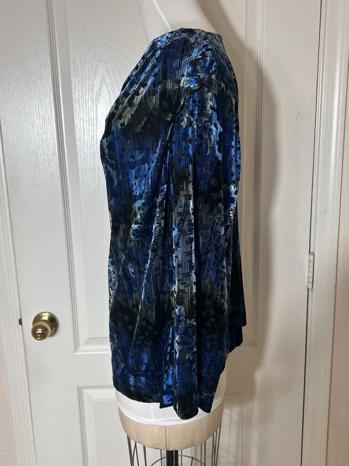 Bonworth Dressy Velvety Floral BlueTop Long Sleeve and round neck womens size - Image 3 of 4