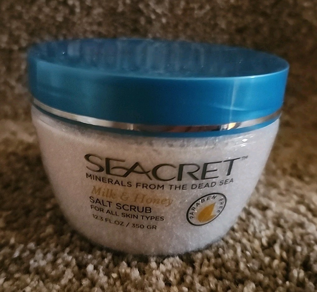 Seacret Salt Scrub Milk & Honey Minerals from the Dead Sea 12.3 Oz