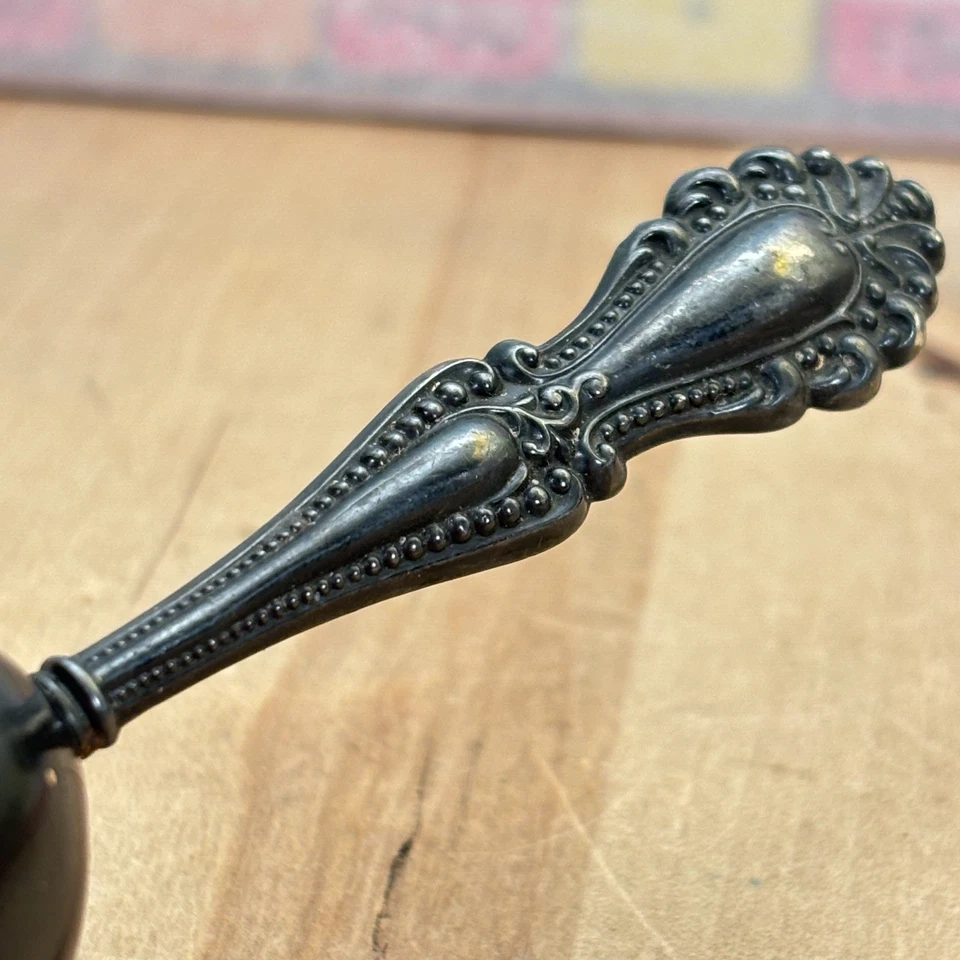 Calcetín de madera antiguo Darner con mango plateado, sello "S" en estrella, 5,5" Foto 4 de 4