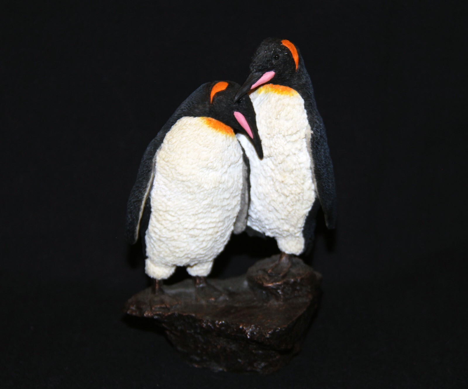 Manchot empereur figurine artisanale pour une décoration de salon ambiance polaire
